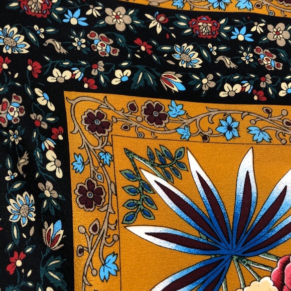 Bill Blass 100% silk scarf - Picture 7 of 10